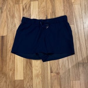 Lululemon stroll at showdown shorts size 10
